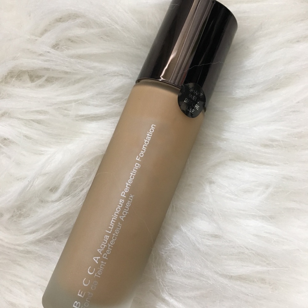 *SOLD* Becca aqua luminous foundation- MEDIUM